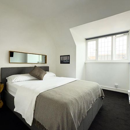 One-Bedroom Flat In Cheam Village Екстер'єр фото