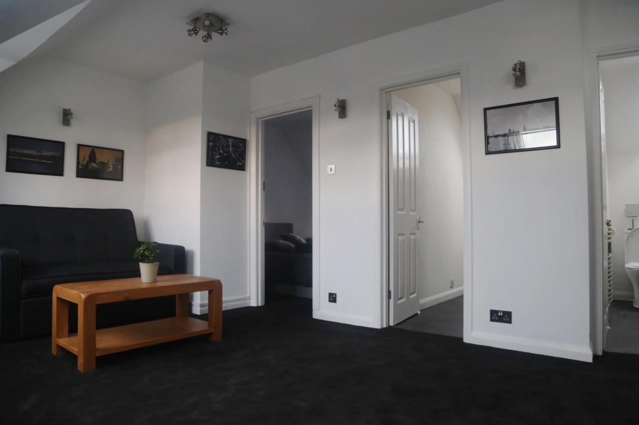 One-Bedroom Flat In Cheam Village Екстер'єр фото